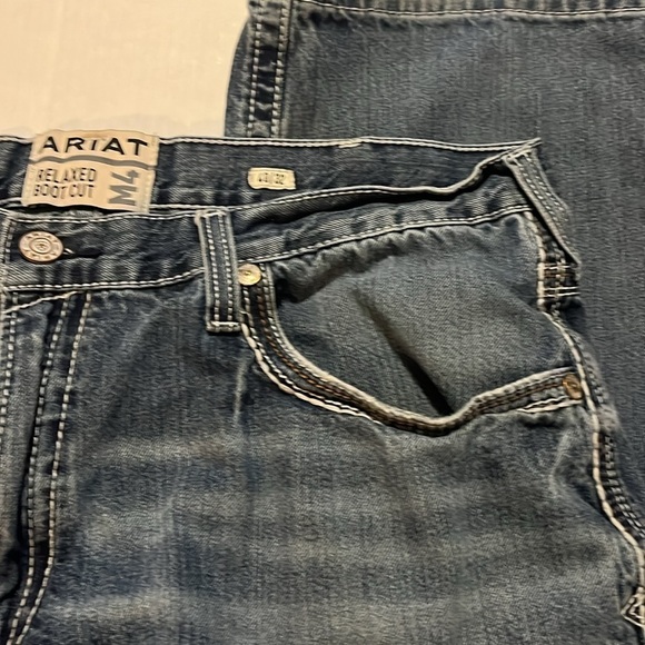 Ariat-40/32-blue-Durango-relaxed boot cut M4-thick stitch,light distressed jeans - Picture 6 of 15